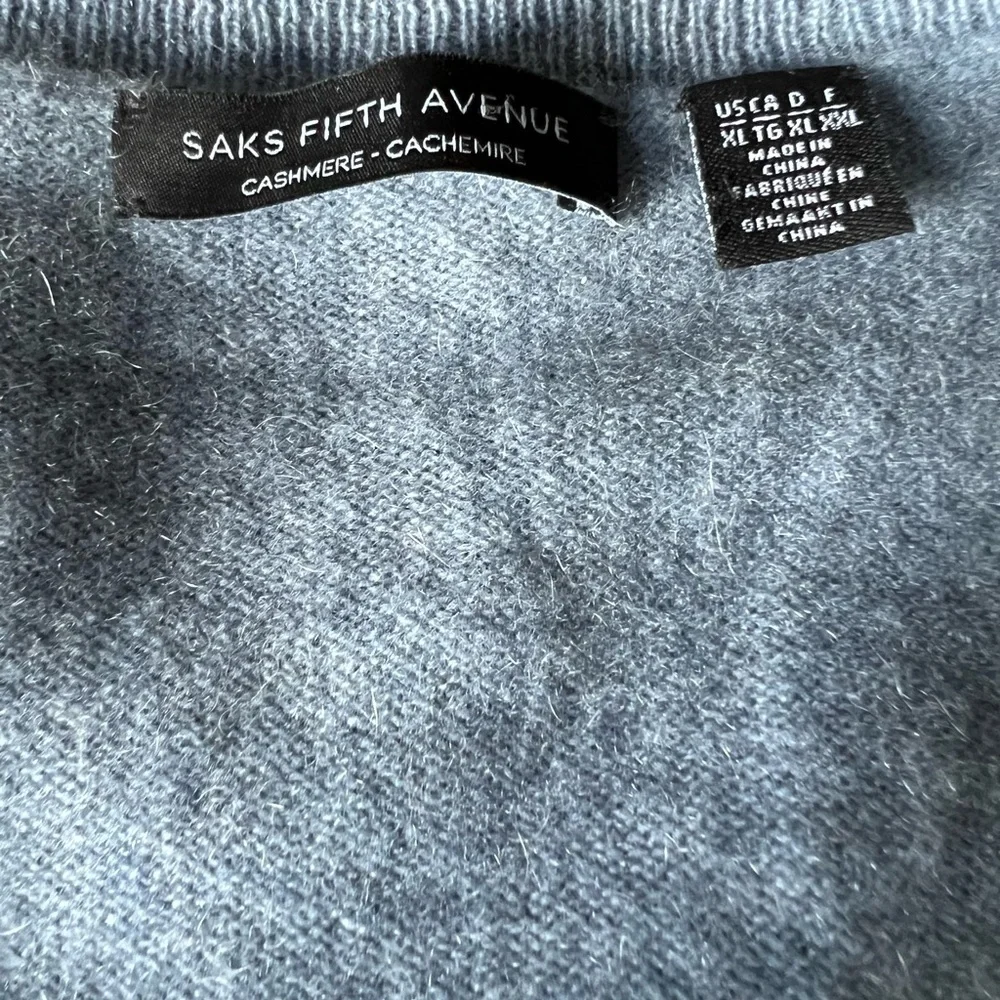 Men’s Saks Fifth Ave. Blue Ombre Cashmere Crewneck Sweater Size: XL  MSRP: $275 - Picture 4 of 6